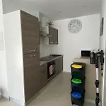 Apartment 1-e Bel Spacieux Climatise Parking Prive Gratuit Sur Demande Charleroi