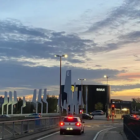 1-e Bel Spacieux Climatise Parking Prive Gratuit Sur Demande * Charleroi