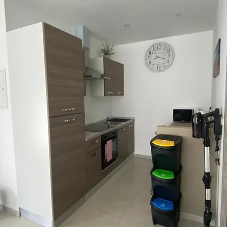 Apartamento 1-e Bel Spacieux Climatise Parking Prive Gratuit Sur Demande Charleroi