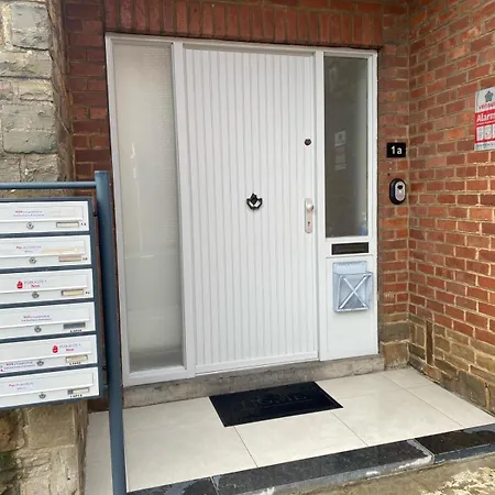 1-e Bel Spacieux Climatise Parking Prive Gratuit Sur Demande Apartmán Charleroi