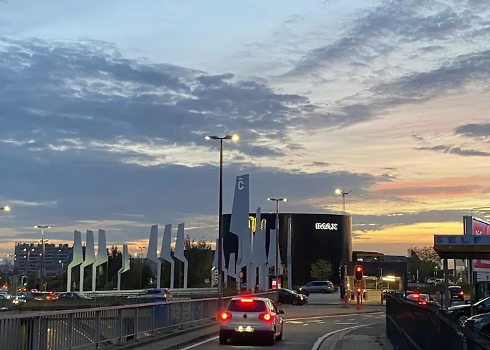 1-e Bel Spacieux Climatise Parking Prive Gratuit Sur Demande * Charleroi