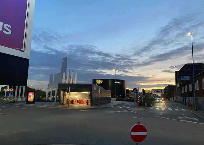 Appartement 1-e Bel Spacieux Climatise Parking Prive Gratuit Sur Demande Charleroi