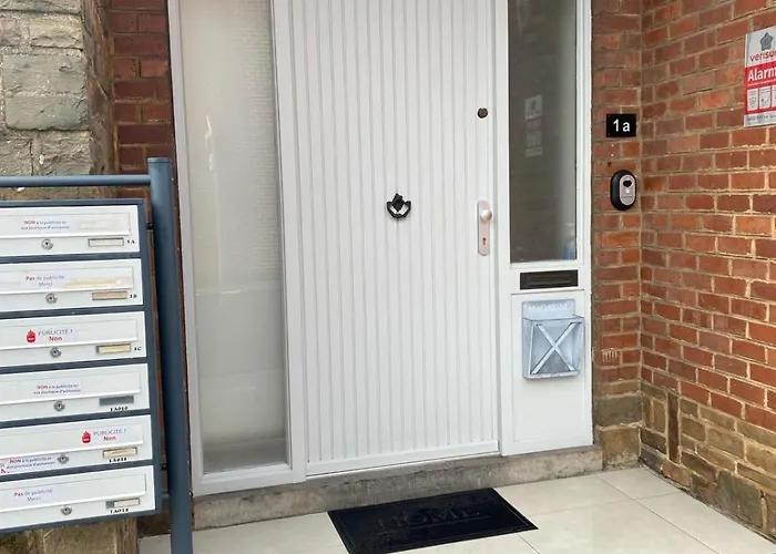 1-e Bel Spacieux Climatise Parking Prive Gratuit Sur Demande Apartmán Charleroi