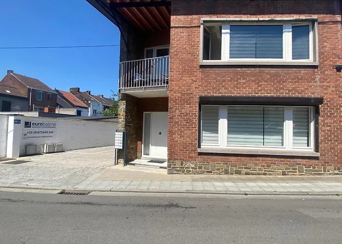 1-e Bel Spacieux Climatise Parking Prive Gratuit Sur Demande Apartmán Charleroi